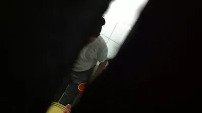 স্বামী স্ত্রীকে সেক্স মেশিন দিয়ে হস্তমৈথুন বাংলা ফোন সেক্স ভিডিও করতে গিয়ে ধরেছে এবং তাকে চুদেছে।