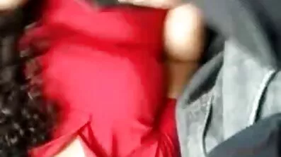 রাশিয়ান মেয়ে বন্ধুর কাছে ব্লোজব করে এবং প্রবেশ বাংলা নাইকা সেক্স ভিডিও পথে তার সাথে যৌনসঙ্গম করে।