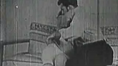 স্টকিংস মধ্যে ট্যাটু বস অফিসে কোঁকড়া fucks সেক্স ভিডিও দেখব