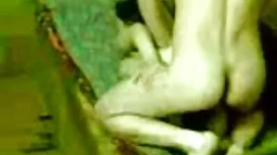 অল্পবয়সী বিবাহিত দম্পতি ঘুম থেকে ওঠার পর রান্নাঘরে ডগিস্টাইলে যৌনসঙ্গম সেক্স ভিডিও ছবি করে।