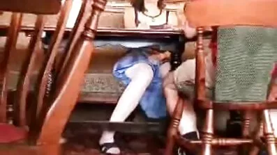 একটি স্বর্ণকেশী মহিলা খেলনা নিয়ে ঝাঁকুনি সেক্স ভিডিও বাংলা 2000 দিচ্ছেন, একটি সরু পায়ুপথে ঢেলে দিচ্ছেন
