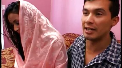 একটি অল্পবয়সী মেয়ে একটি বাড়িতে কাস্টিং এসেছিল সেখানে ছেলেদের দ্বারা ছিঁড়ে বাংলা সেকক্স ভিডিও ফেলার জন্য