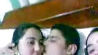 অ্যাশোল শ্যামাঙ্গিনী তার আঙ্গুল বাংলা sex ভিডিও এবং জিহ্বা দিয়ে লেসবিয়ানের কামানো ক্রোচকে আদর করে।