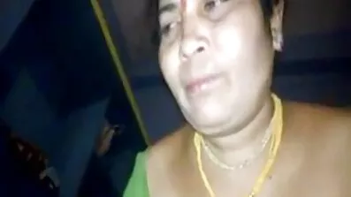 মায়েরা আঙ্গুল দিয়ে একে অপরকে আঙ্গুল দেয় এবং প্রিডিলেকশন সহ ভগ ক্যাপ চাটতে ইমু ভিডিও সেক্স থাকে।