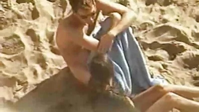 রাশিয়ান কুত্তা তার সেরা বন্ধুর সাথে বাংলা নাইকাদের sex প্রেমিকের সাথে প্রতারণা করে।