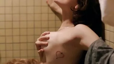 তিন তরুণ বেশ্যা বাংলা কলেজ sex একটি লোক এর বড় মোরগ চুষা