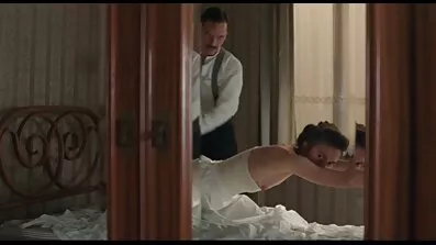 বিশ বছরের স্বর্ণকেশী বাংলা চুদাচুদি sex দুশ্চরিত্রা যৌনতার জন্য বাথরুমে একজন লোককে প্রলুব্ধ করেছে।