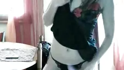 উল্কি করা milf একটি বিশাল phallus উপর তার যোনি সঙ্গে লাফ দিতে প্রস্তুত বাংলা সেক্স ভিডিও ফিল্ম