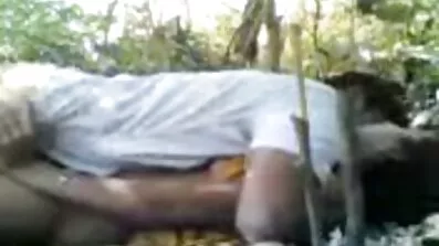 তেলে দুই লেসবিয়ান এক লোককে প্রচণ্ড উত্তেজনায় আনার সিদ্ধান্ত নিয়েছে। চুদাচুদি সেক্স ভিডিও