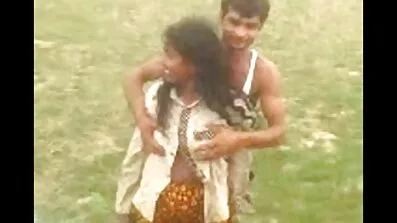 পাতলা পা সঙ্গে একটি অল্প বাংলা সেকস ভিডিও বয়স্ক স্বর্ণকেশী একটি মানুষের মোরগ এবং cums উপর লাফিয়ে