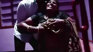 প্রকৃতির স্বর্ণকেশী তার পা ছড়িয়ে এবং স্প্যাঙ্কিং জন্য একটি সেক্স ভিডিও বাংলা টাইট গর্ত ফ্রেম