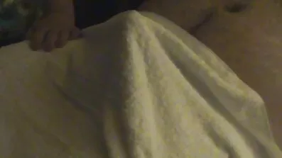জনসমক্ষে, একটি অল্প বয়স্ক মেয়ে তার sex video বাংলা পা তুলেছে এবং নিজেকে ক্যামেরায় সরাসরি চুদতে দিয়েছে